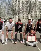 包含球员齐心协力，共同为胜利努力拼搏的词条
