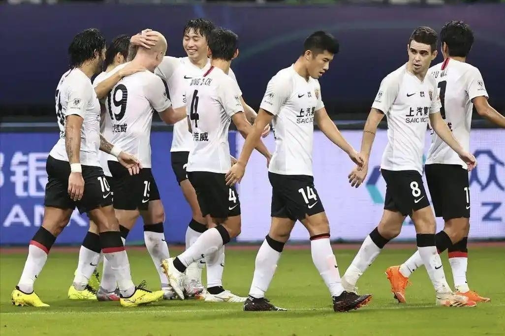关于上海上港战平河北华夏幸福，保持不败状态的信息