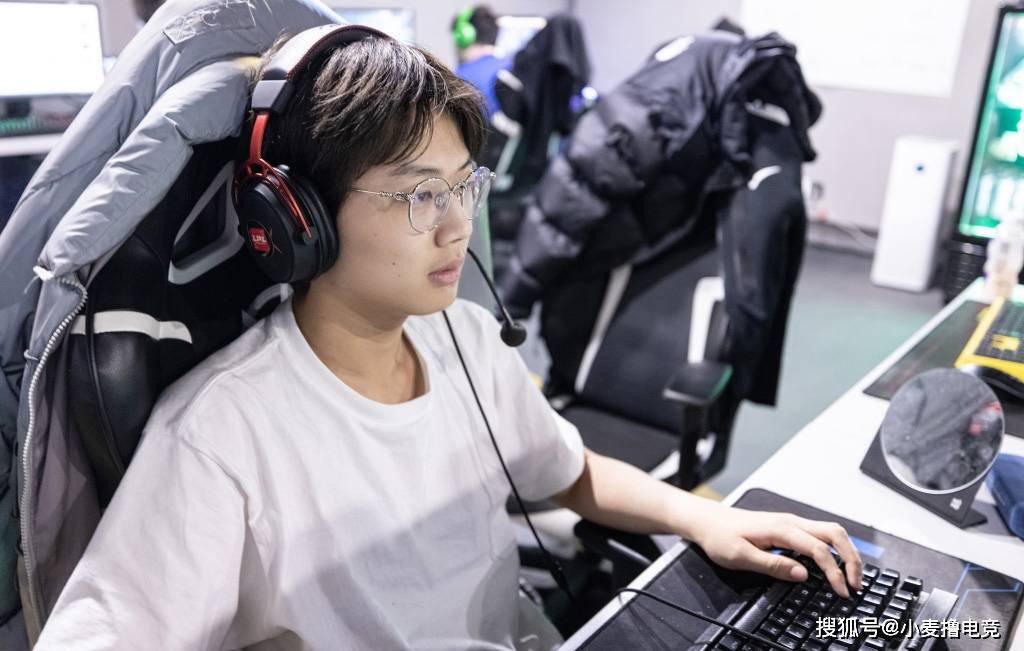 关于BLG血洗100T，Jankos操刀奇招英雄翻盘强强对话四强赛，技惊四座的信息