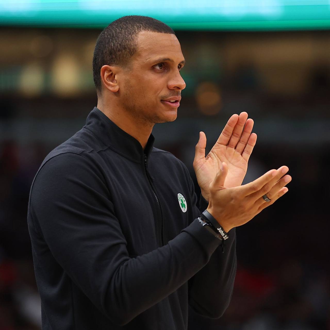 篮网换帅未见改善队内困境愈演愈烈