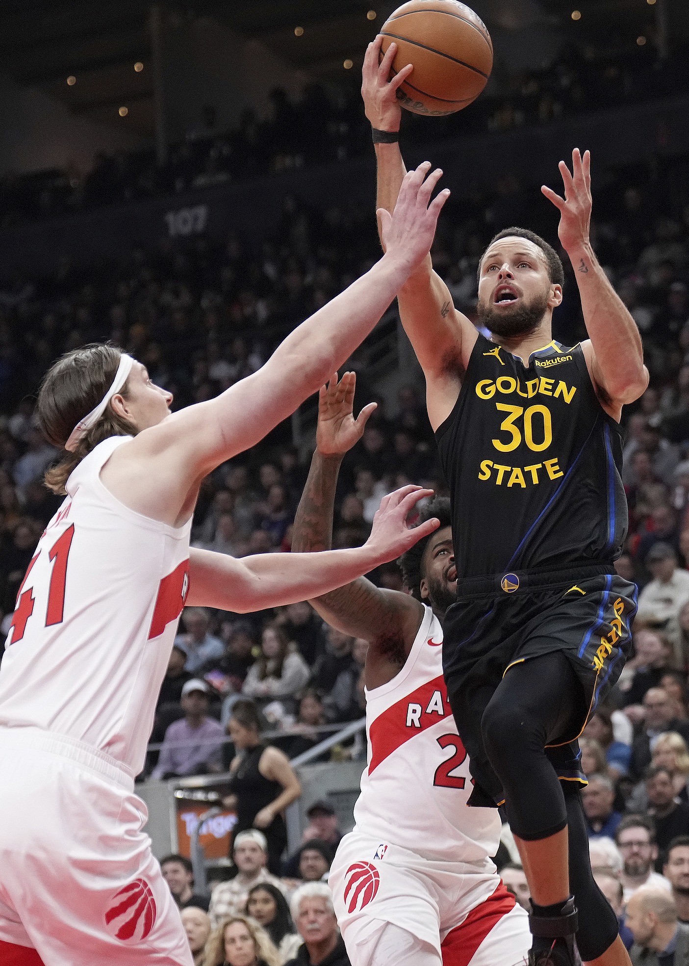 骑士队主场擒猛龙