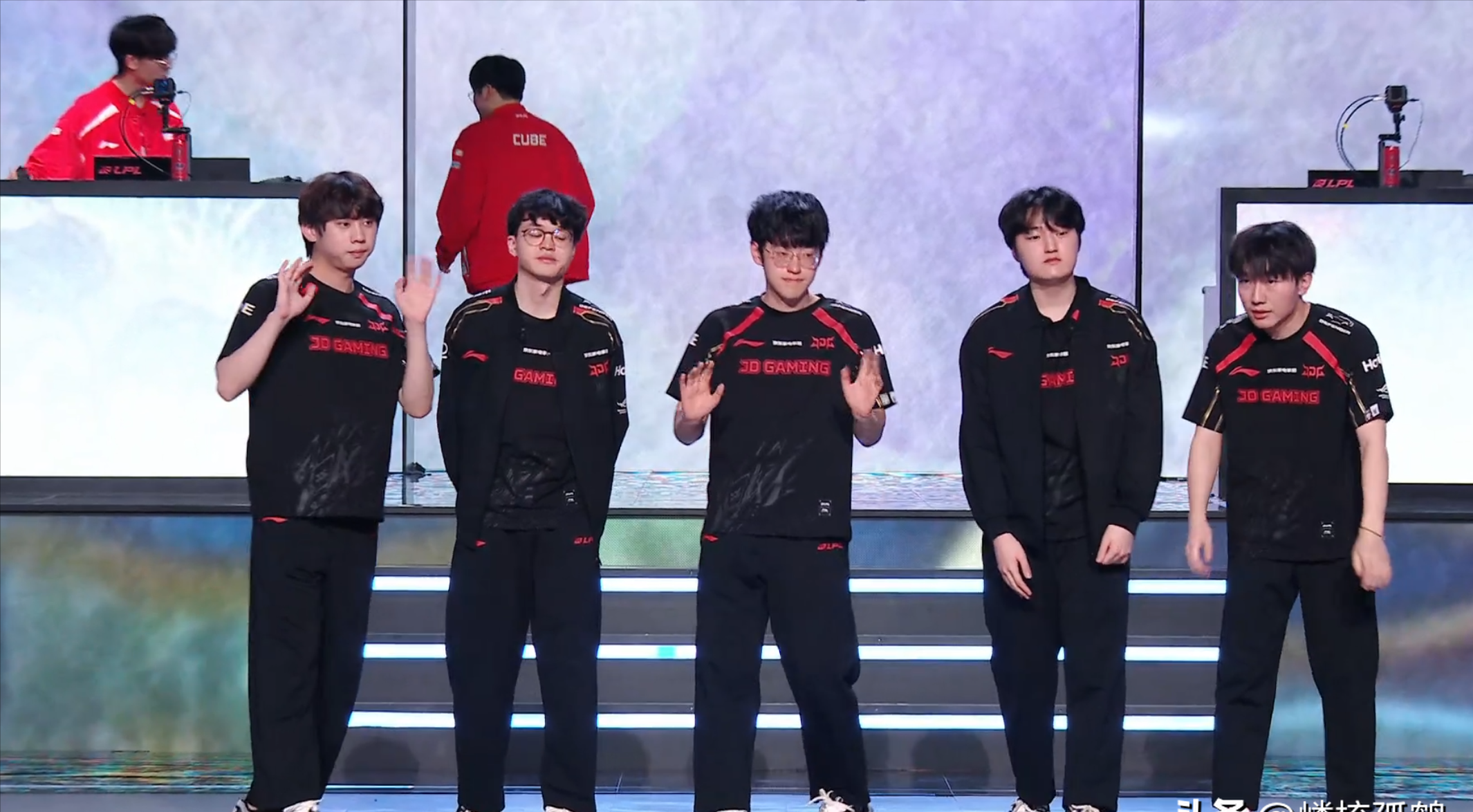 关于DK轻取DFM，Deft团战一打五宿命之战淘汰赛，引爆全场热议的信息