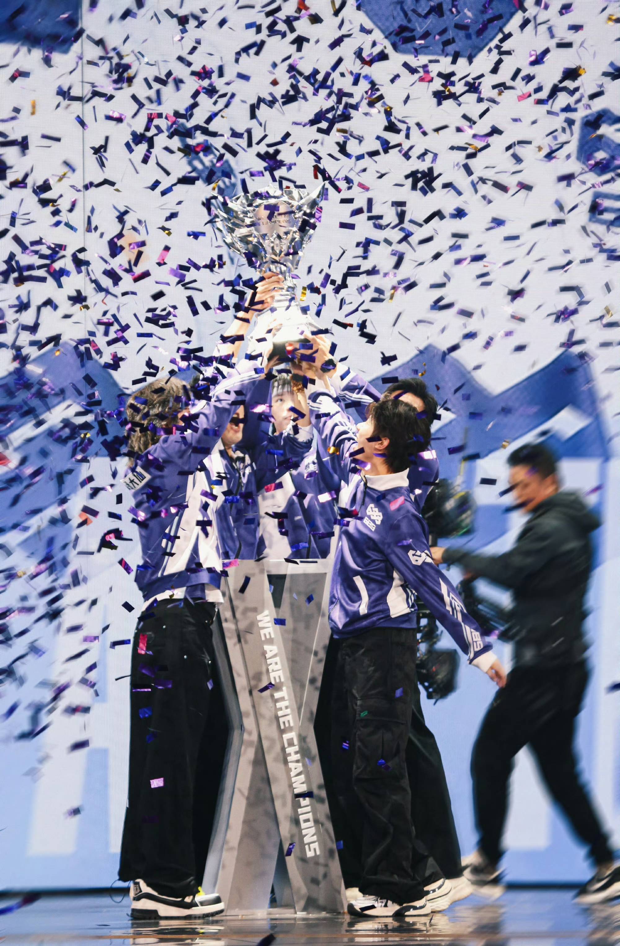 球队战绩迅速攀升外界赞誉不断 球队战绩迅速攀升外界赞誉不断