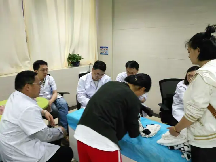 强强联手！选手团队合作，实现突破