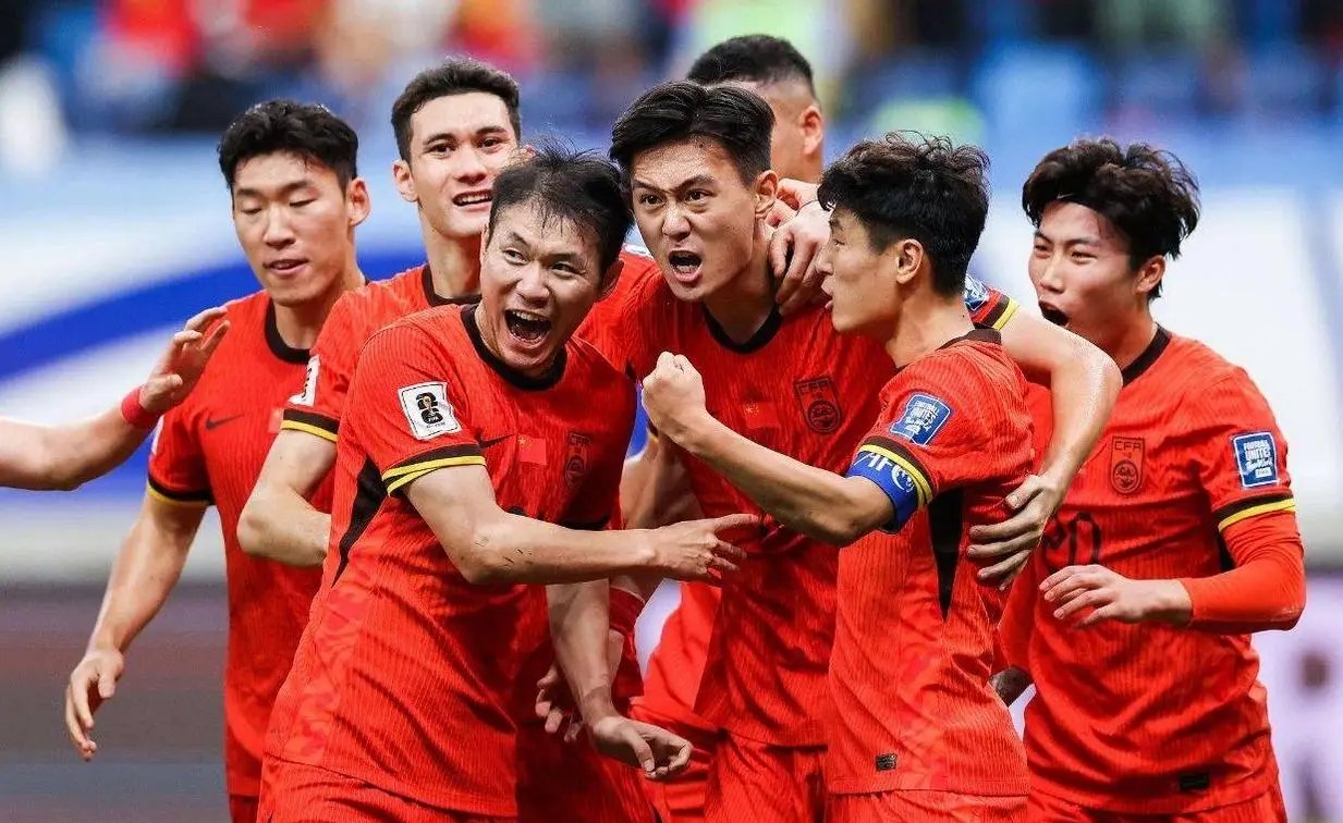 热火朝天！球队激战正酣争夺胜利