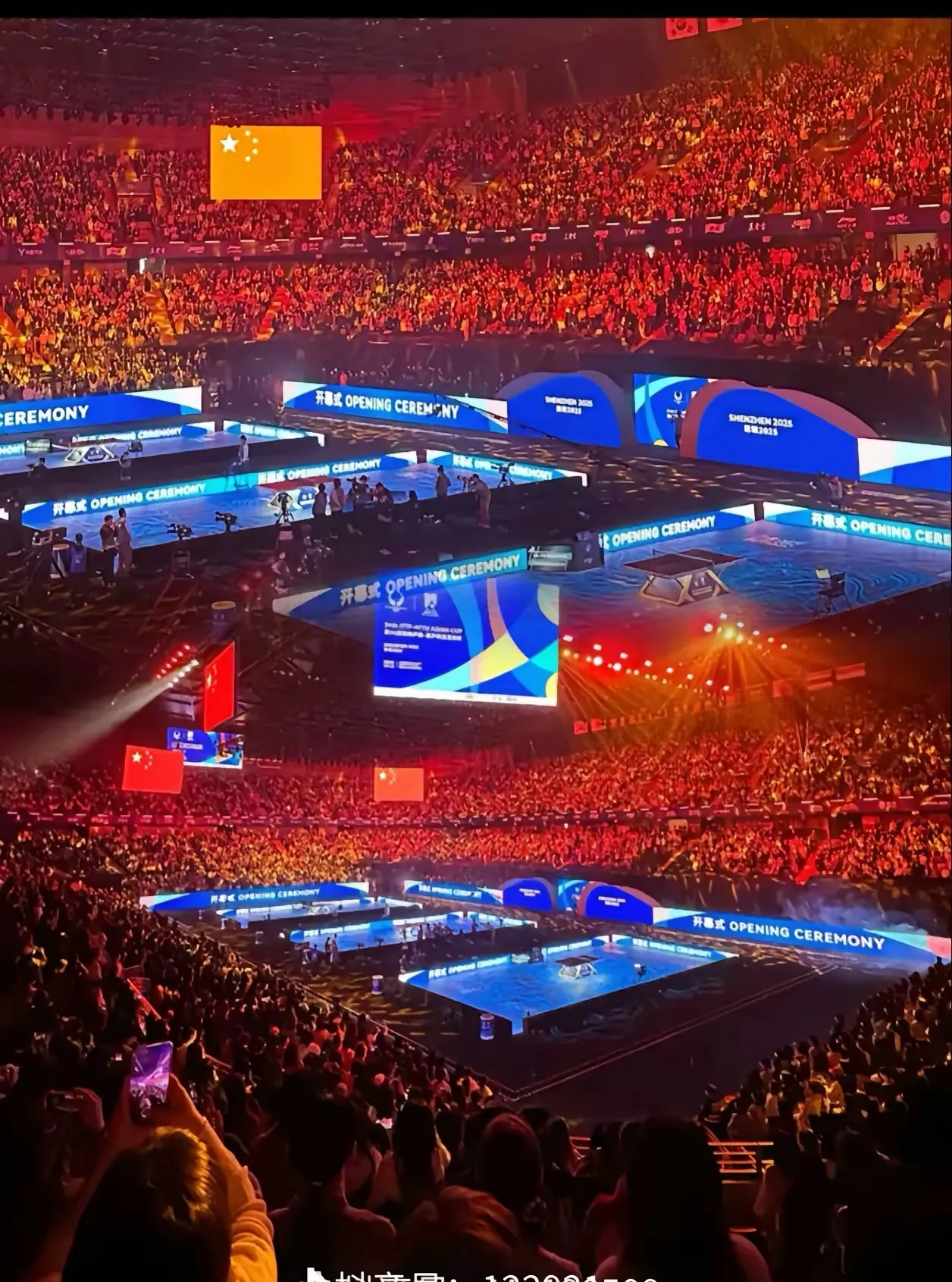 火爆全场，观众热情助威鼓舞球队