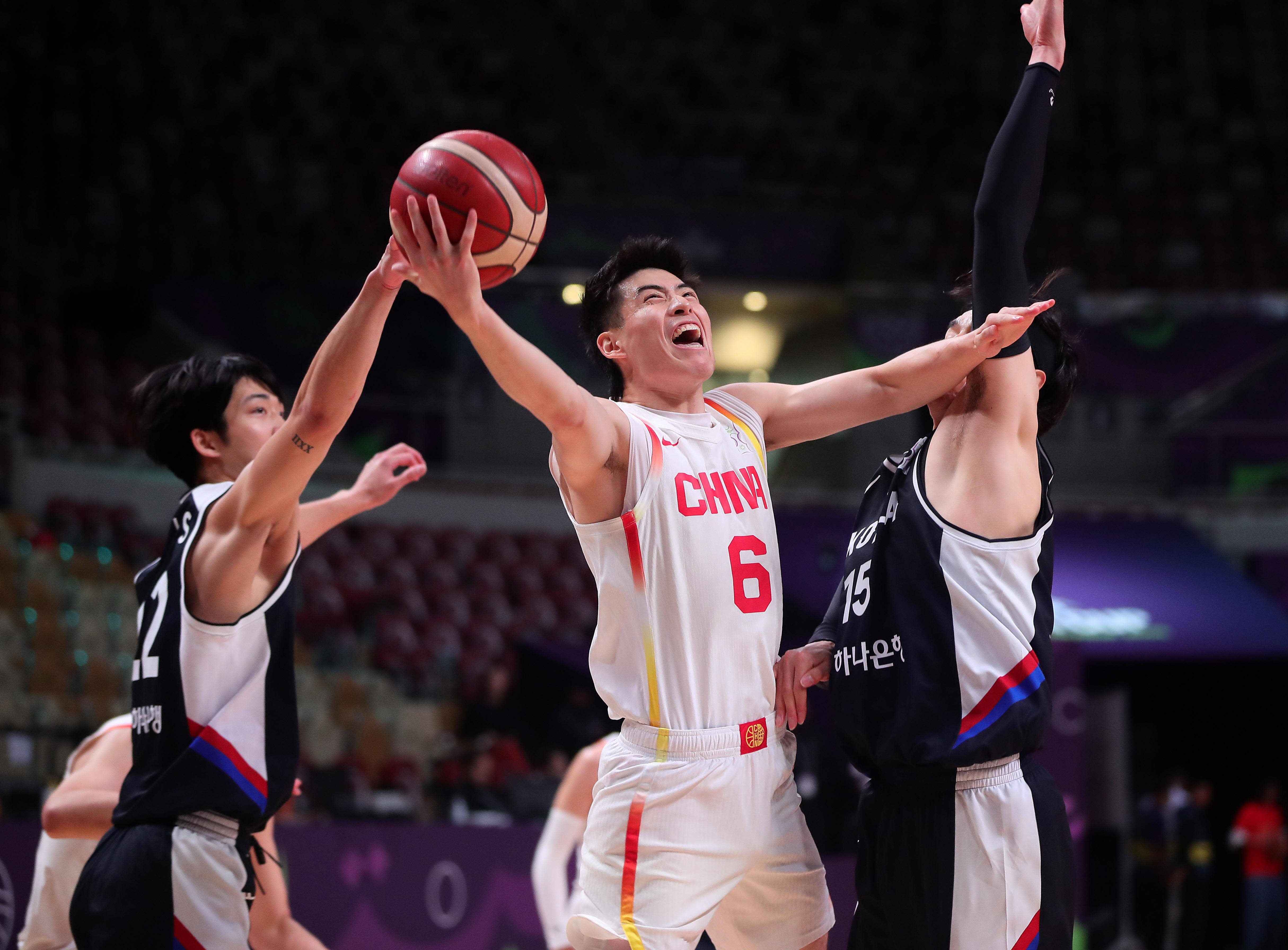 中国男篮实现惊艳逆转，成功晋级