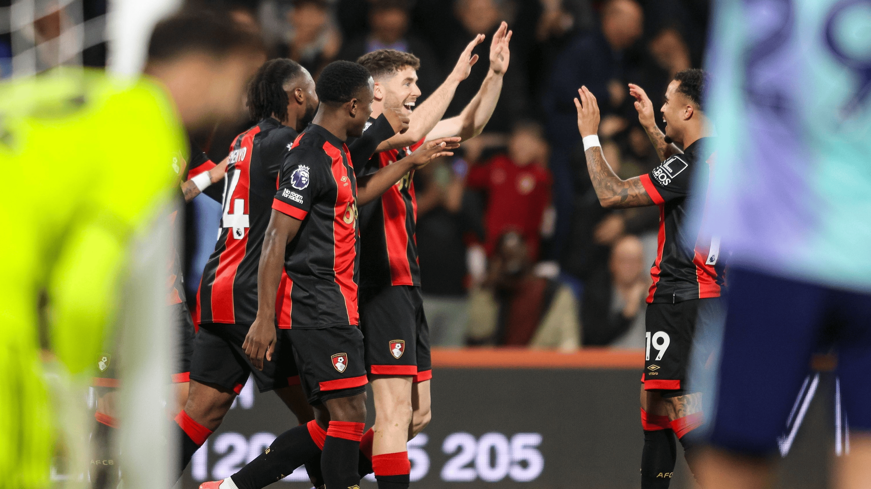 伯恩茅斯客场平局哈德斯菲尔德，保级迹象显现