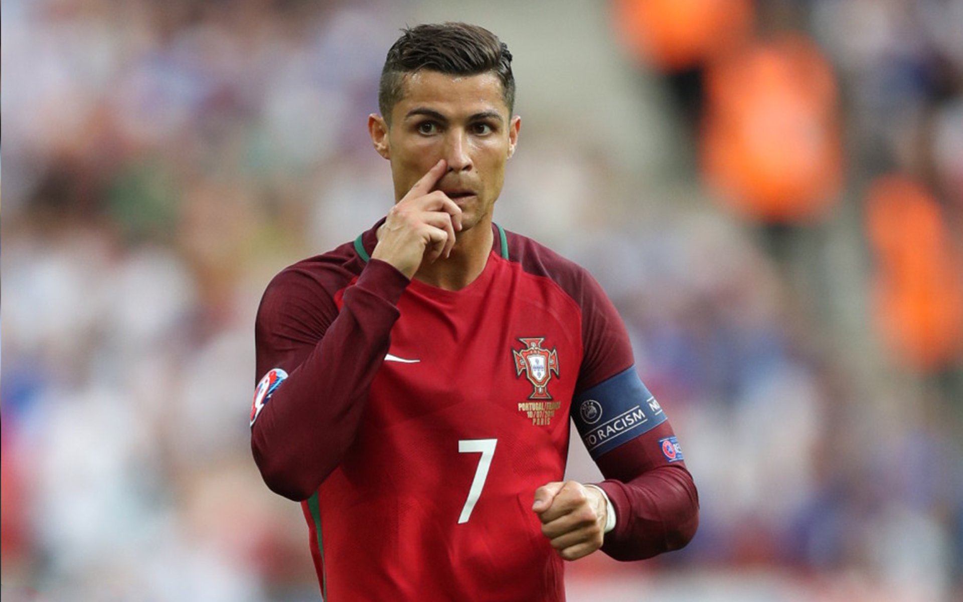 开云平台-最后的古典后卫，霍勒迪在东决关键战之夜，用沉默的利刃切开时代喧嚣